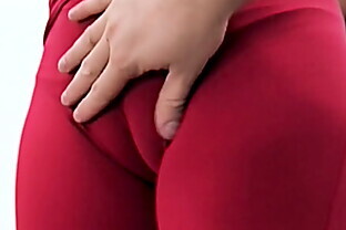 Amazing Cameltoe Puffy Pussy in Tight Yoga Pants. Round Ass too