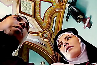 Sor Raymunda - Religiosa confieza sus sueños humedos y cae en pecado con sacerdote