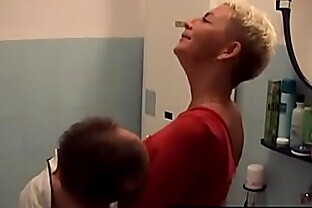 Polskie porno - Świetna MILF z krótkimi włosami