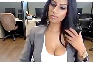 Hot Latina in yoga pants - chat live at