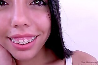 Brunette chick rimms and gets fucked at photoshoot