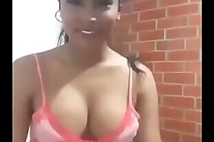 LATINA BUNDUDA REBOLANDO