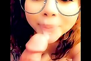 Latina Short hair doing Pissing