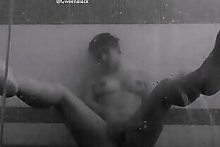 GOZANDO NA SAUNA DO MOTEL COM PEZINHOS