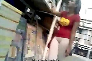 culo delicioso de morena en leggings