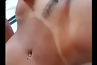 Morena se exibindo