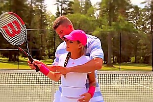 Baise Torride au Tennis