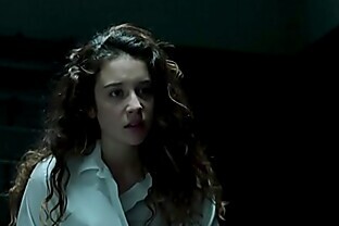 María Pedraza boob (La Casa De Papel - Spanish Tv Show)