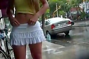 Jovencita en minifalda