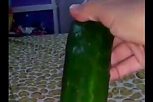 masturbandose con el pepino.