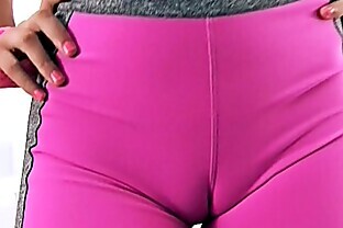 AMAZING BODY Latina EXPOSING CAMELTOE and ROUND ASS YOGA