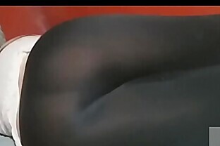 MI MADRASTRA EN LEGGINS SE HIZO LA DORMIDA CON ESAS NALGAS HERMOSAS