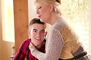 Brazzers - Mommy Got Boobs - Homemade American Tits scene starring Ariella Ferrera and Jordi El Ni&a
