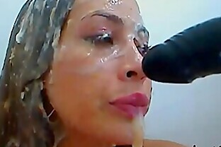 Zaira, latina webcam model shows no pain.