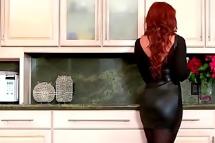 Sexy ginger milf (Janet Mason) gets (Levi Cashs) younger cock - Reality Kings