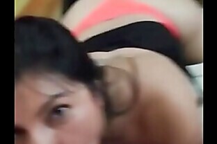 Grabandole un vídeo al cornudo de cómo mamo y me meten una rica verga